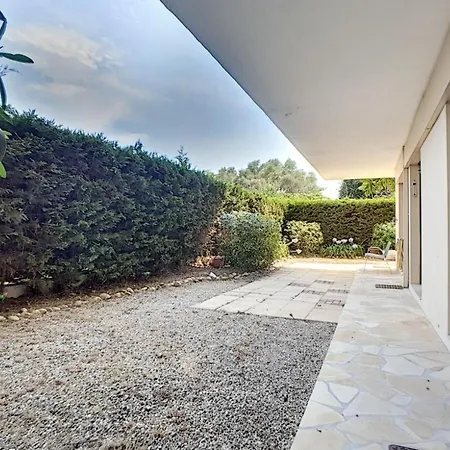 Nice With Garden And Pool In Appartement *