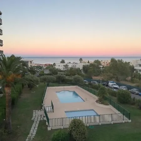 Nice With Garden And Pool In Appartement *